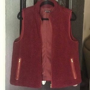 J Crew Sherpa Fleece Vest Size M Crimson